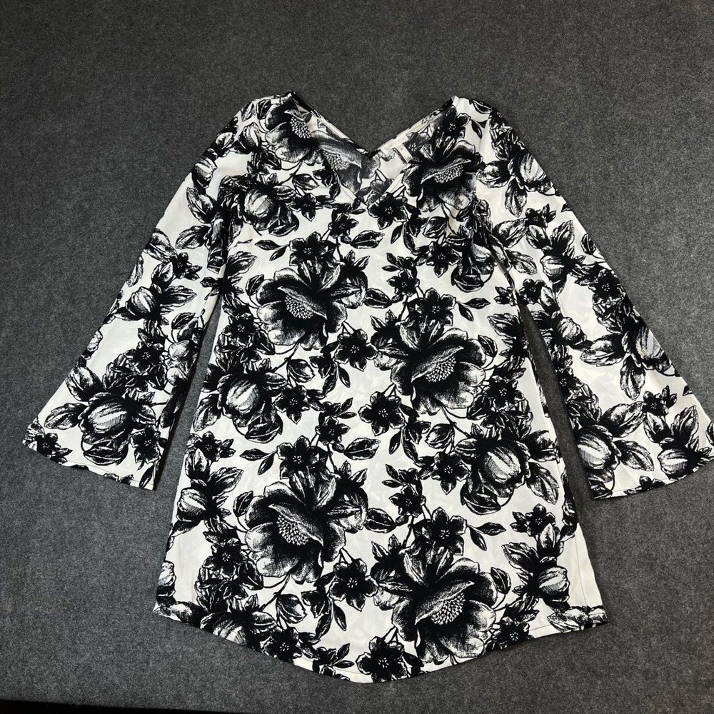 Leith Black White Floral V-Neck Bell Sleeve Shift Mini Dress XS Boho